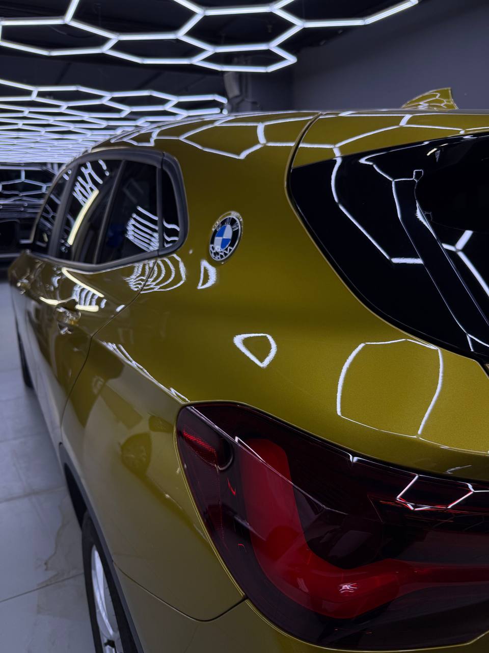 Полировка, керамика и химчистка с разбором BMW X2: спортивный купе-кроссовер в идеальном состоянии